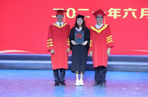 西安建筑科技大学华清学院举行2021届学生毕业典礼暨学位授予仪式